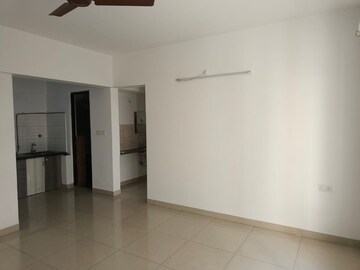 Room in 2 BHK Apartment at Amanora Victory Towers, Hadapsar – for Rent