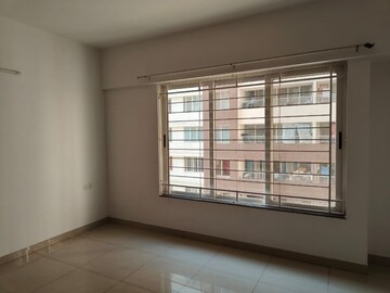 Room in 2 BHK Apartment at Amanora Victory Towers, Hadapsar – for Rent
