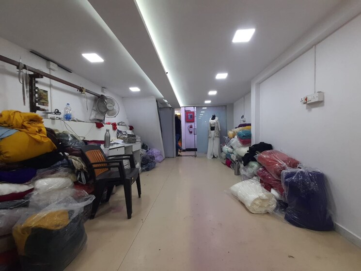  Parking, kosha-commercial-complex Commercial Shop 240 Sq.Ft. In Malad East Mumbai 9109269