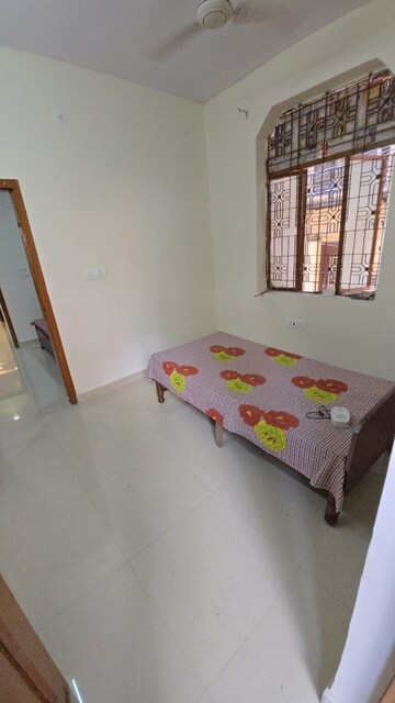 Bedroom in 2 BHK Builder Floor at South Delhi – for Rent