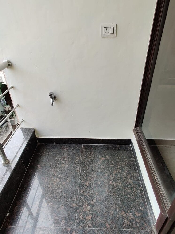 Balcony, freedom fighters enclave 2 Bedroom 1050 Sq.Ft. Builder Floor In Freedom Fighters Enclave Delhi 9109297