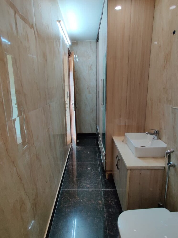 Bathroom, freedom fighters enclave 2 Bedroom 1050 Sq.Ft. Builder Floor In Freedom Fighters Enclave Delhi 9109297