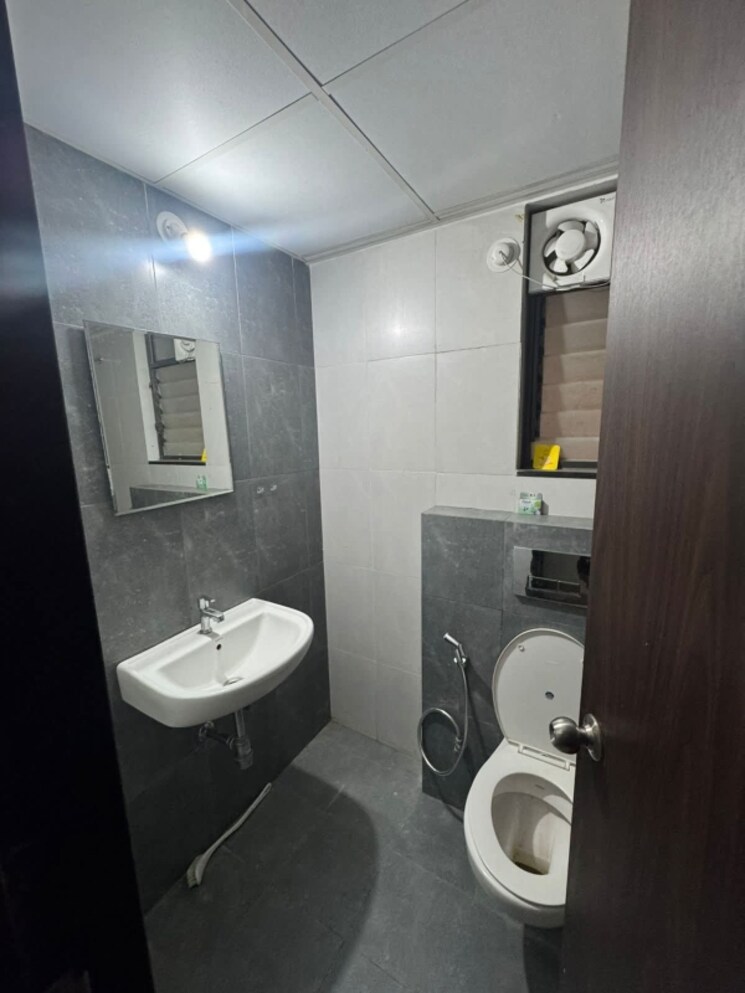 Bathroom, shapoorji-pallonji-joyville-hinjewadi-phase-2 2 Bedroom 800 Sq.Ft. Apartment In Hinjewadi Pune 9109305