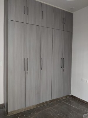 Room in 2 BHK Apartment at Nimbus Express Park View, Chi V Greater Noida – for Sale