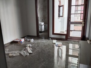 Room in 2 BHK Apartment at Nimbus Express Park View, Chi V Greater Noida – for Sale