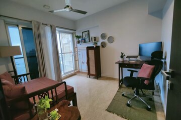 Living Room in 2 BHK Apartment at Khar West – for Rent