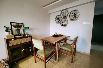 Bedroom in 2 BHK Apartment at Khar West – for Rent