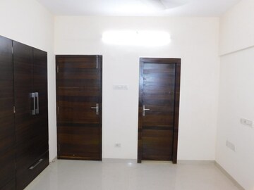 Room in 3 BHK Apartment at Juhu – for Rent