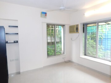 Room in 3 BHK Apartment at Juhu – for Rent