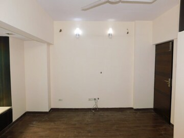 Room in 3 BHK Apartment at Juhu – for Rent
