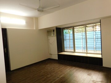 Room in 3 BHK Apartment at Juhu – for Rent