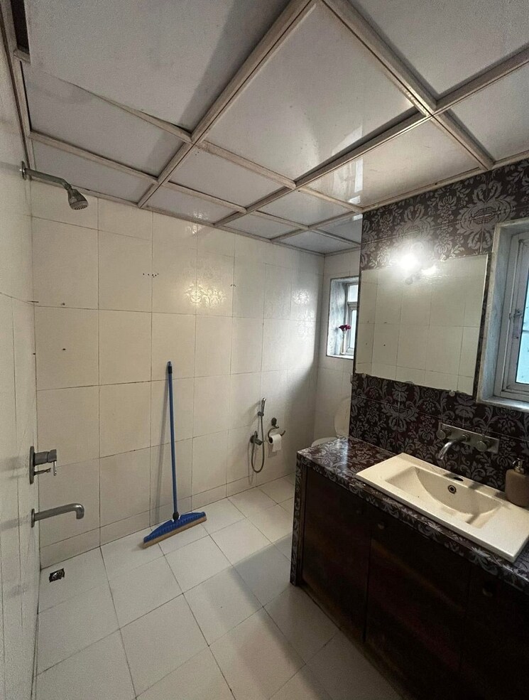 Bathroom, bandra west 1 Bedroom 550 Sq.Ft. Apartment In Bandra West Mumbai 9109379