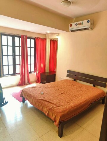 Bedroom in 1 BHK Apartment at Bandra West – for Rent