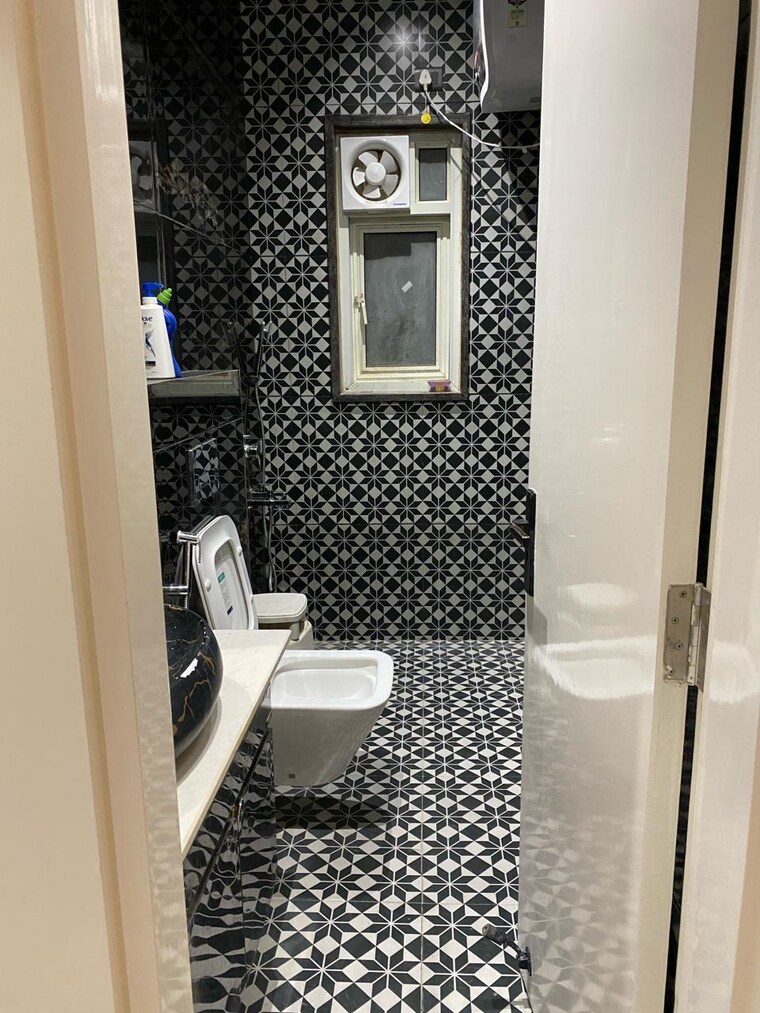 Bathroom, alpha ii greater noida 4 Bedroom 200 Sq.Mt. Independent House In Alpha Ii Greater Noida Greater Noida 9109421