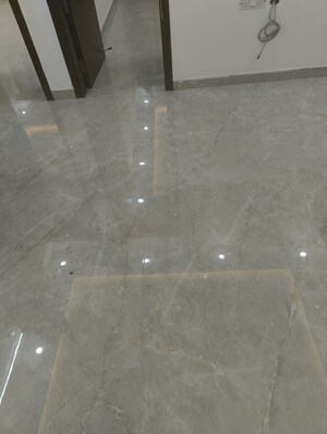 Room in 4 BHK Apartment at Vasant Kunj – for Sale