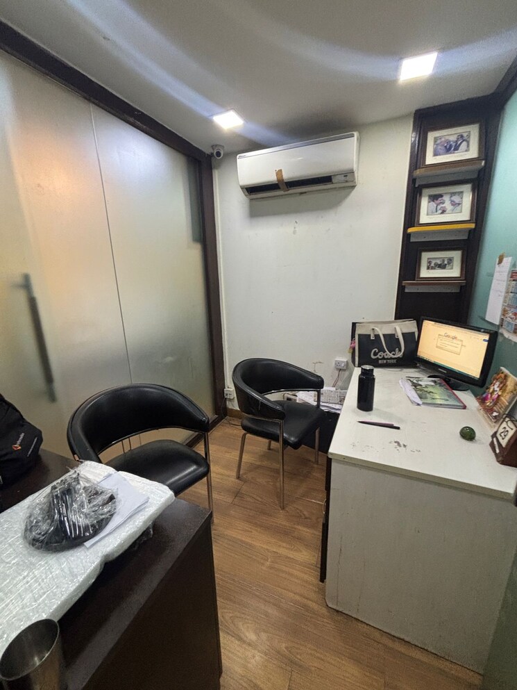 Team Area, connaught place Commercial Office Space 2000 Sq.Ft. In Connaught Place Delhi 9109429