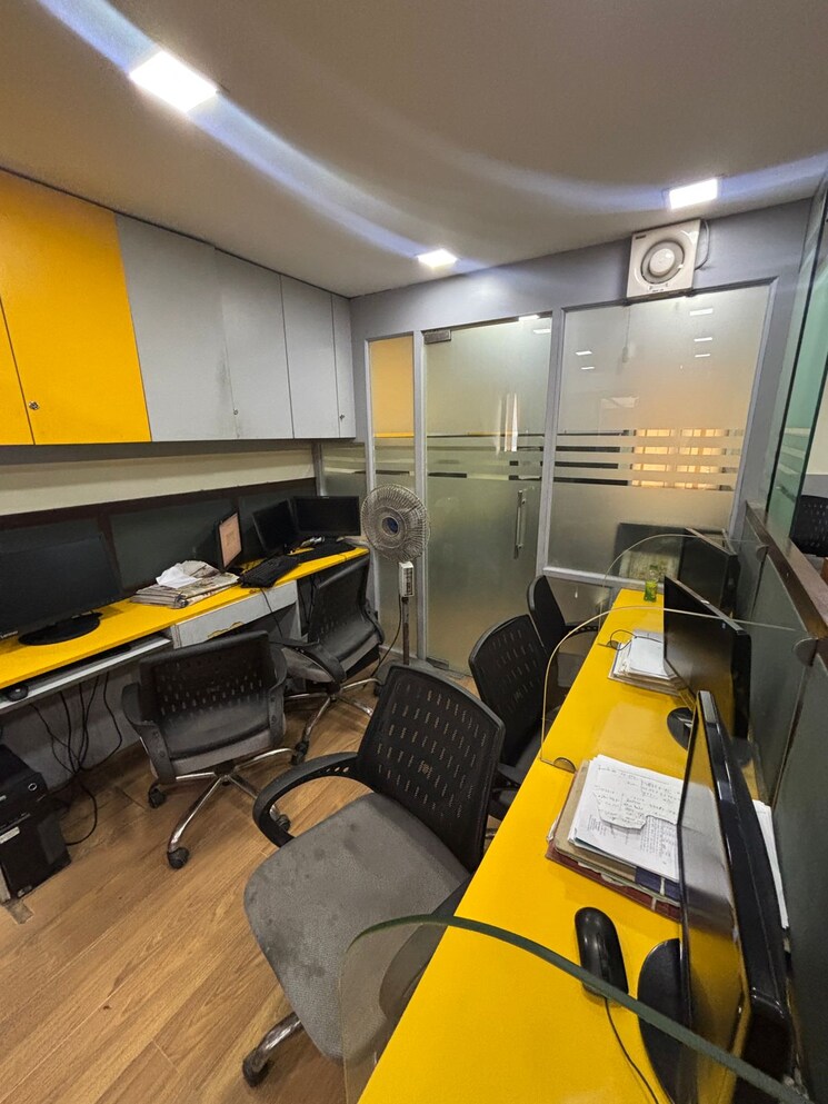 Gym, connaught place Commercial Office Space 2000 Sq.Ft. In Connaught Place Delhi 9109429