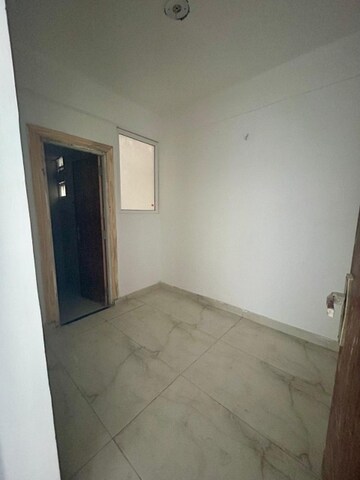 Room in 4 BHK Apartment at JKG Palm Residency, Clement Town – for Sale