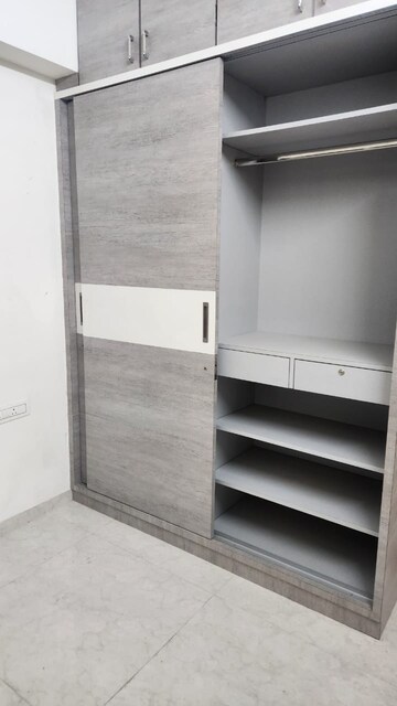 Bedroom in 2 BHK Apartment at Heritage Solitaire, Chembur – for Rent