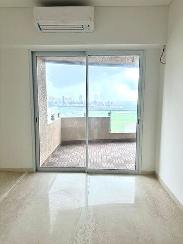Room in 3 BHK Apartment at Lokhandwala Minerva Mahalaxmi, Mahalaxmi – for Rent