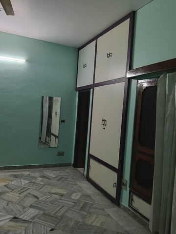 Room in 2.5 BHK Independent House at Aliganj – for Rent