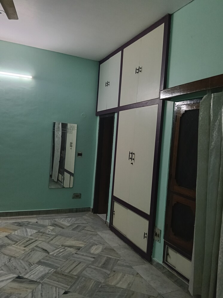 Room, aliganj 2.5 Bedroom 1800 Sq.Ft. Independent House In Aliganj Lucknow 9109553