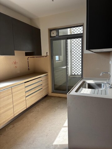 Room in 2 BHK Apartment at Piramal Vaikunth, Balkum Pada – for Rent