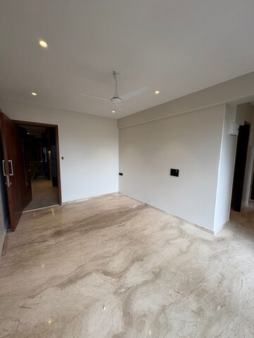 Room in 2 BHK Apartment at Seasons Trimurti, Santacruz West – for Rent