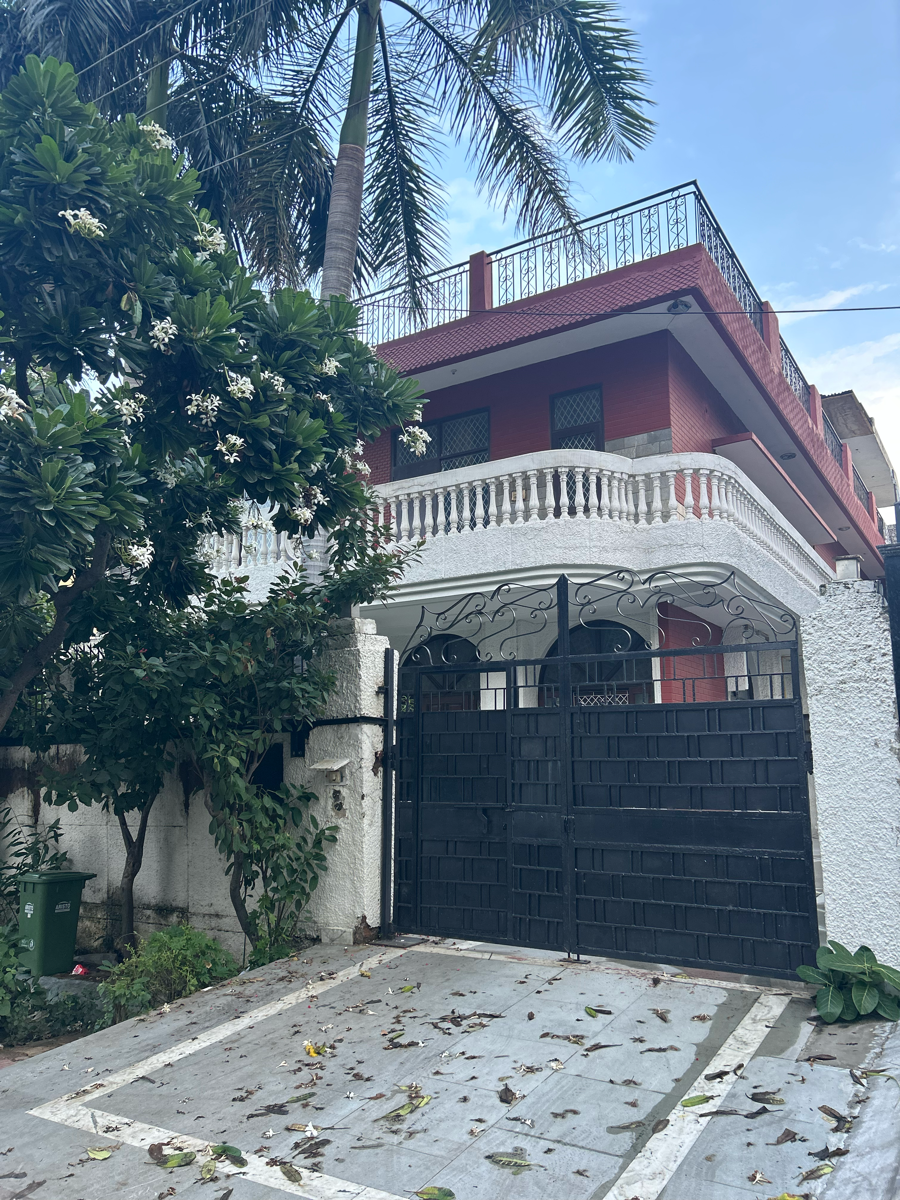 5 BHK + Servant Room,Study Room Independent House For Sale in Noida Authority Kothi 