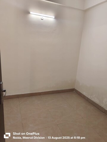 Room in 2.5 BHK Apartment at Gardenia Gateway, Sector 75 – for Rent