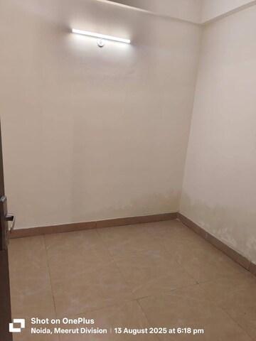 Room in 2.5 BHK Apartment at Gardenia Gateway, Sector 75 – for Rent
