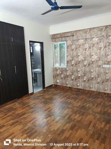 Room in 2.5 BHK Apartment at Gardenia Gateway, Sector 75 – for Rent