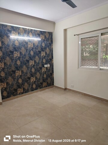 Room in 2.5 BHK Apartment at Gardenia Gateway, Sector 75 – for Rent