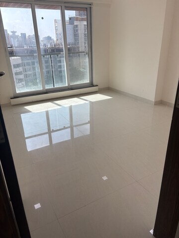 Room in 2 BHK Apartment at Bini Winspace Amelio, Andheri West – for Rent