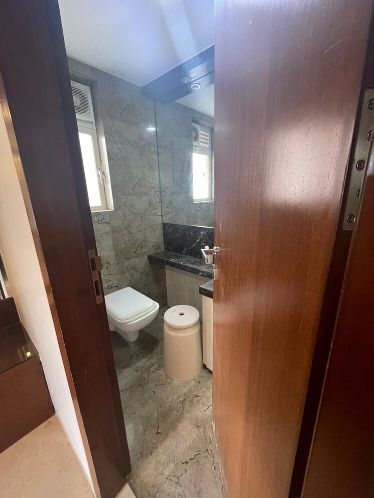 Bathroom, cenced-apartment-pali-hill 3.5 Bedroom 1650 Sq.Ft. Apartment In Pali Hill Mumbai 9109675