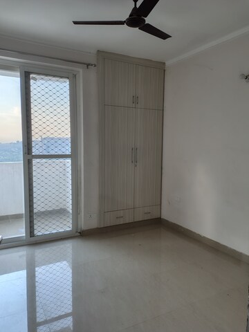 2.5 BHK Apartment For Rent in Amrapali Riverview, Amrapali Leisure Valley