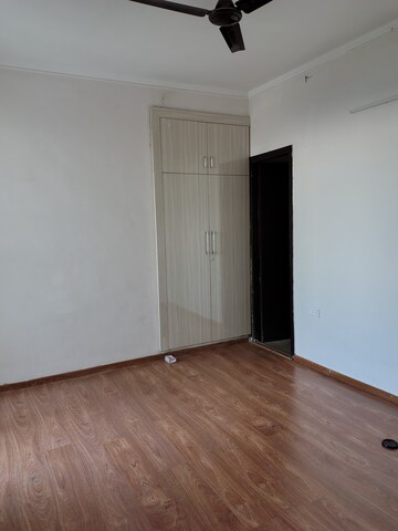Room in 2.5 BHK Apartment at Amrapali Riverview, Amrapali Leisure Valley – for Rent