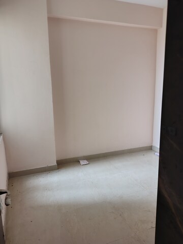 Room in 2 BHK Apartment at Amrapali Dream Valley, Tech Zone 4 Greater Noida – for Rent