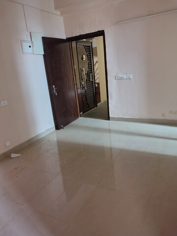 Furnished Amenities in 2 BHK Apartment at Amrapali Dream Valley, Tech Zone 4 Greater Noida – for Rent
