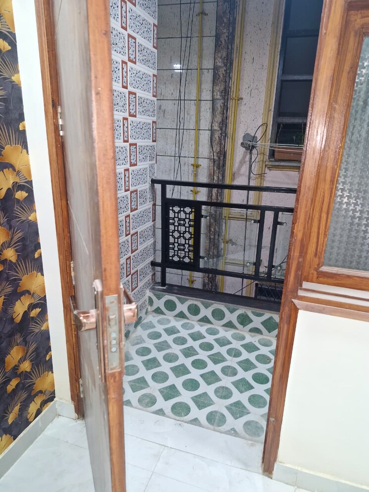 Balcony, govindpuri 2 Bedroom 550 Sq.Ft. Builder Floor In Govindpuri Delhi 9109794