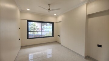 Room in 3 BHK Apartment at Zindagi CHS, Khar West – for Rent
