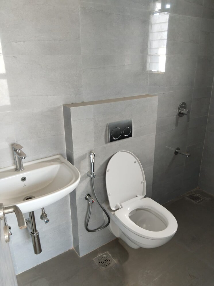 Bathroom, rudra-sai-elegance 2 Bedroom 607 Sq.Ft. Apartment In Kandivali West Mumbai 9109830