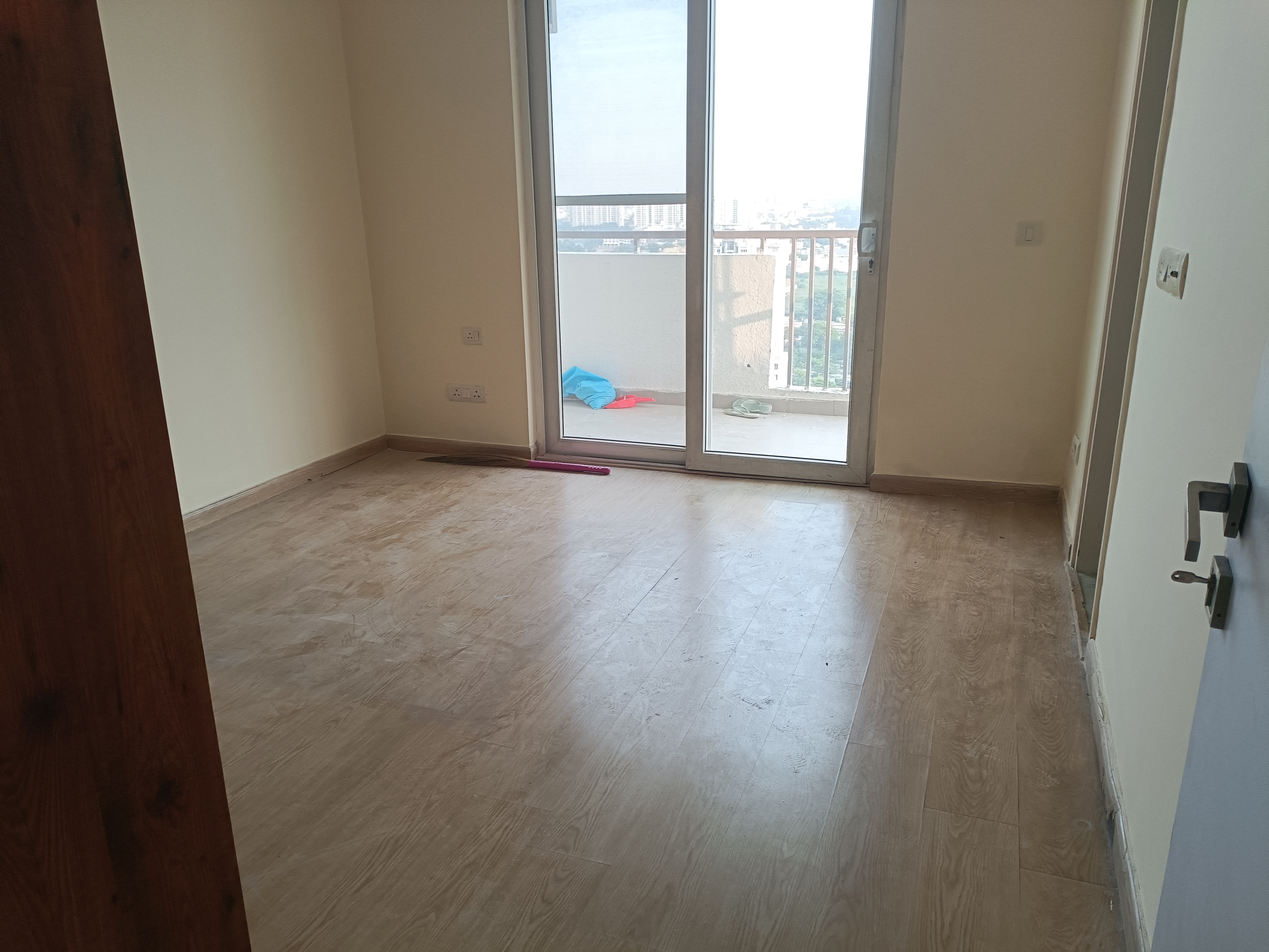 4 BHK + Servant Room 1870 Sq.Ft. Apartment in Unitech The Residences Gurgaon