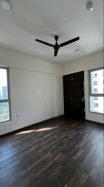 Room in 2 BHK Apartment at Piramal Vaikunth, Balkum Pada – for Rent