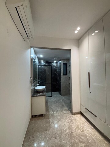 Room in 4 BHK Penthouse at South Extension ii – for Rent