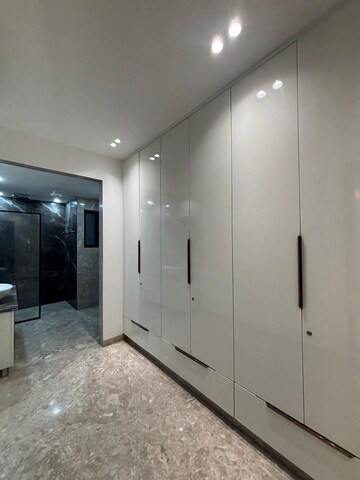 Room in 4 BHK Penthouse at South Extension ii – for Rent