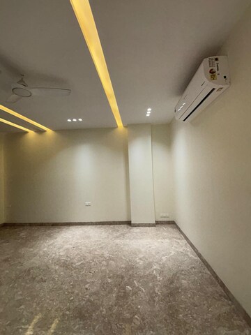 Room in 4 BHK Penthouse at South Extension ii – for Rent