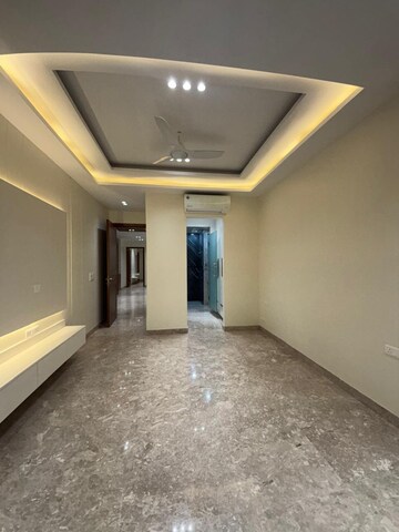 Room in 4 BHK Penthouse at South Extension ii – for Rent