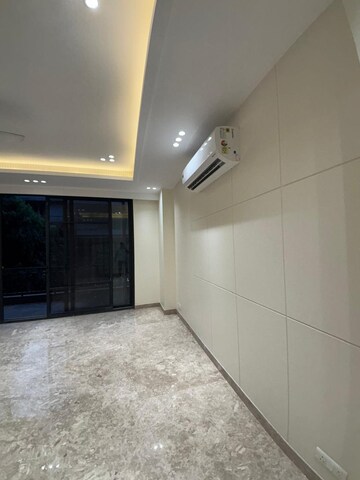 Room in 4 BHK Penthouse at South Extension ii – for Rent