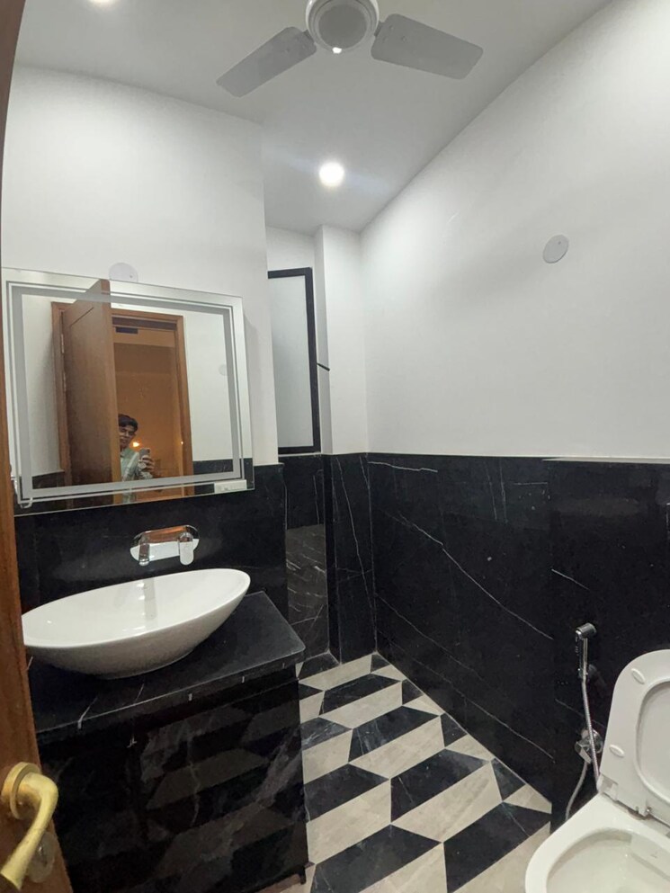 Attached Bathroom, south extension ii 4 Bedroom 4000 Sq.Ft. Penthouse In South Extension ii Delhi 9109875